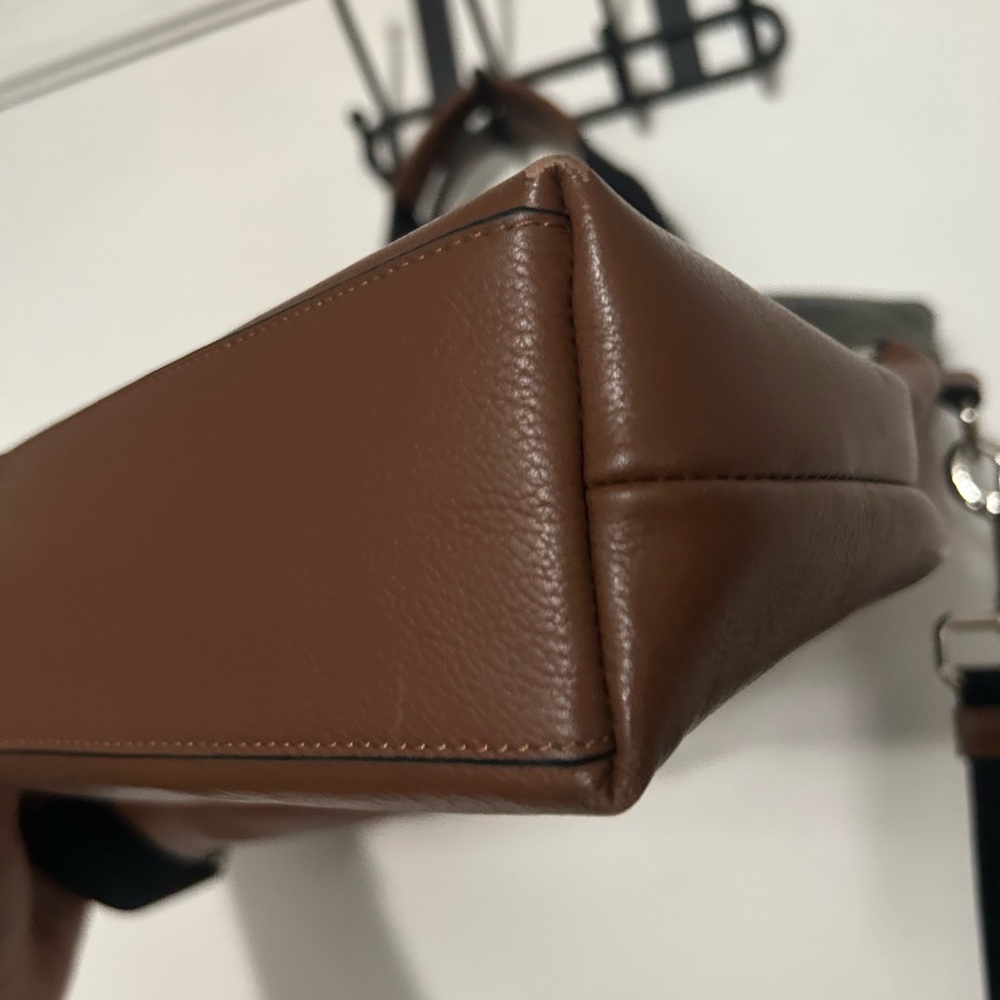 Coach Charles fold over leather bag - Picture 7 of 13